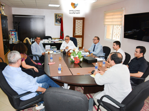 اجتماع خصص لوضع الترتيبات الخاصة بجائزة الصانع التقليدي المبدع وفق اتفاقية الشراكة الخاصة بها واطارها المرجعي.